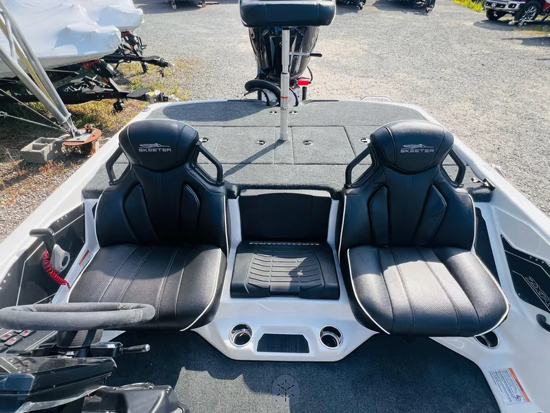 Slide: The Image of Skeeter ZXR19 2025 - 10