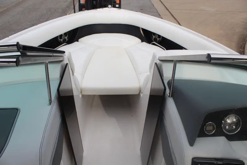 Slide: The Image of Regal 2300 Bowrider 2012 - 17