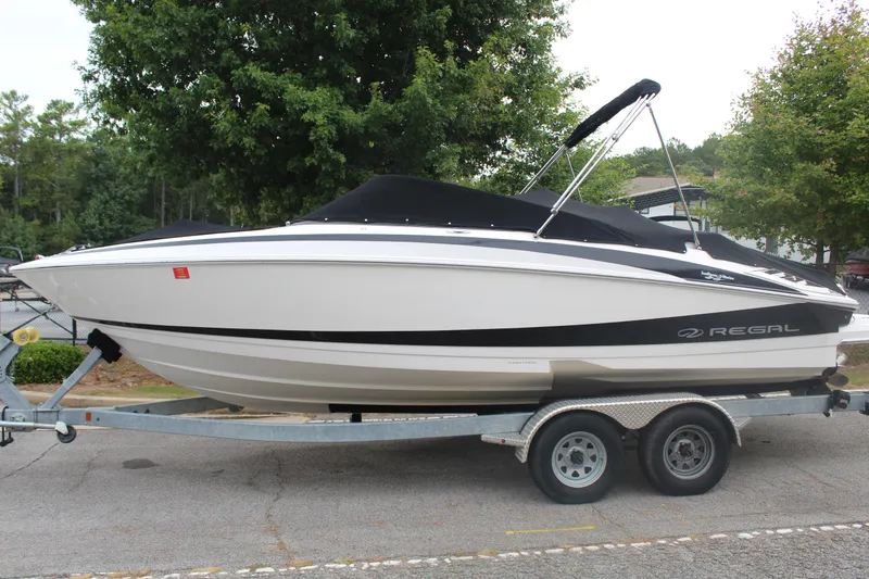 Slide: The Image of Regal 2300 Bowrider 2012 - 21