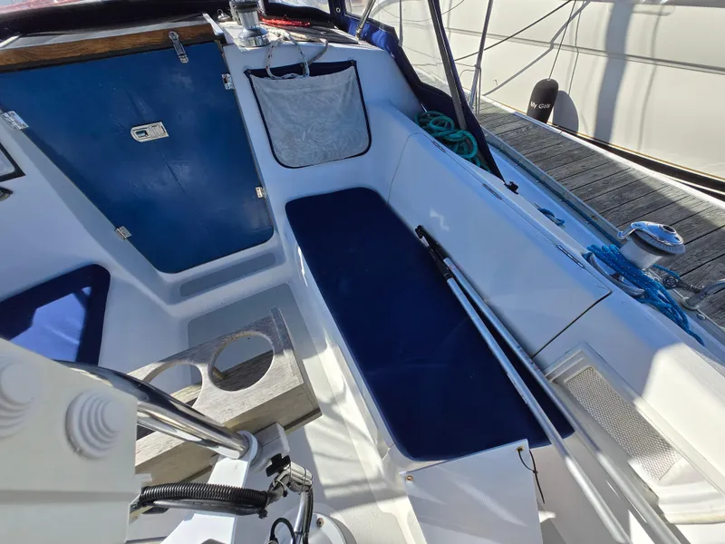 Slide: The Image of Cockpit of 1994 Hunter 33.5 sailboat with blue seating and nautical equipment. - 13