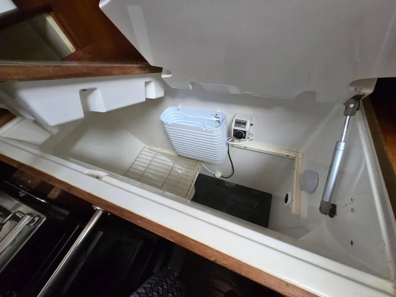 Slide: The Image of Interior view of a 1994 Hunter 33.5 boat's storage compartment. - 43