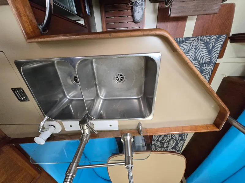 Slide: The Image of Dual sink setup in a 1994 Hunter 33.5 yacht kitchen area. - 44