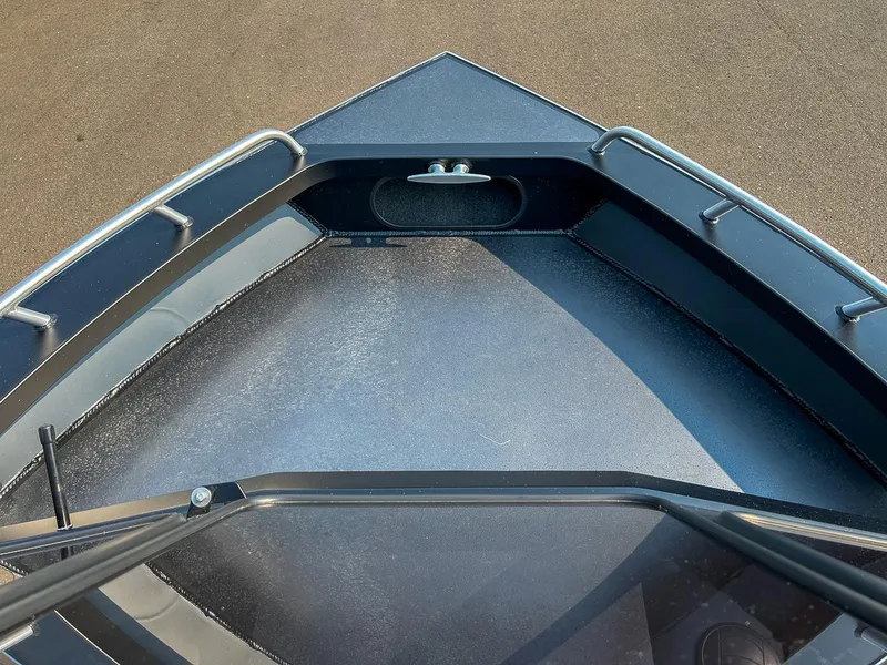 Slide: The Image of North River 23 Commander 2026 - 10