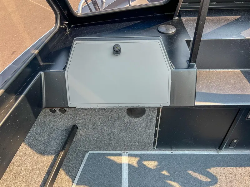 Slide: The Image of North River 23 Commander 2026 - 13