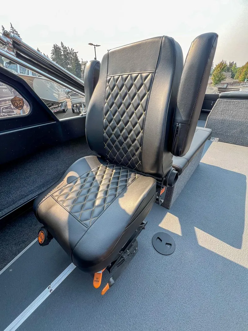 Slide: The Image of North River 23 Commander 2026 - 14