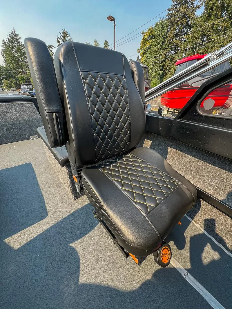 Slide: The Image of North River 23 Commander 2026 - 15