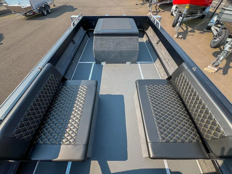 Slide: The Image of North River 23 Commander 2026 - 16