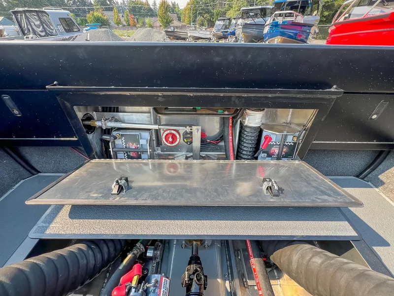 Slide: The Image of North River 23 Commander 2026 - 18