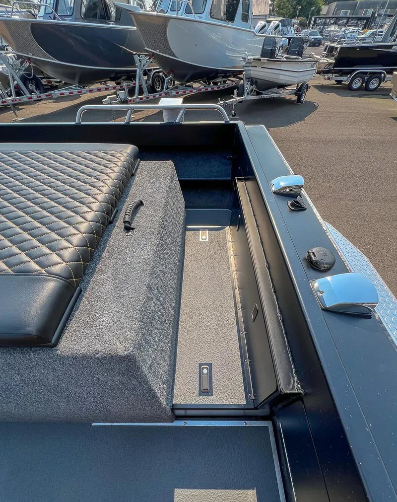 Slide: The Image of North River 23 Commander 2026 - 19