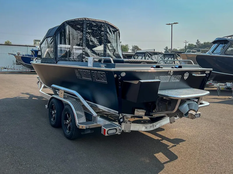 Slide: The Image of North River 23 Commander 2026 - 5