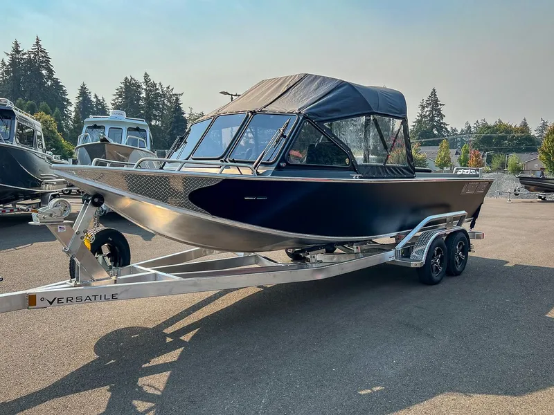 Slide: The Image of North River 23 Commander 2026 - 7