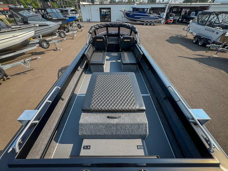 Slide: The Image of North River 23 Commander 2026 - 9