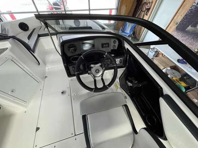 Slide: The Image of Yamaha AR195 2025 - 6