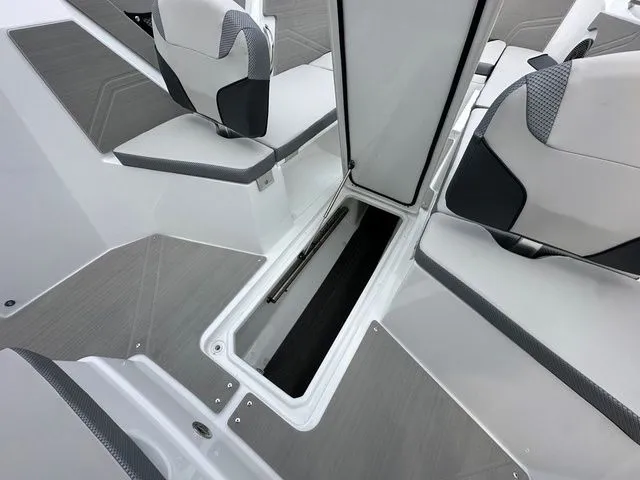 Slide: The Image of Scarab 255 Open SE 2025 - 15