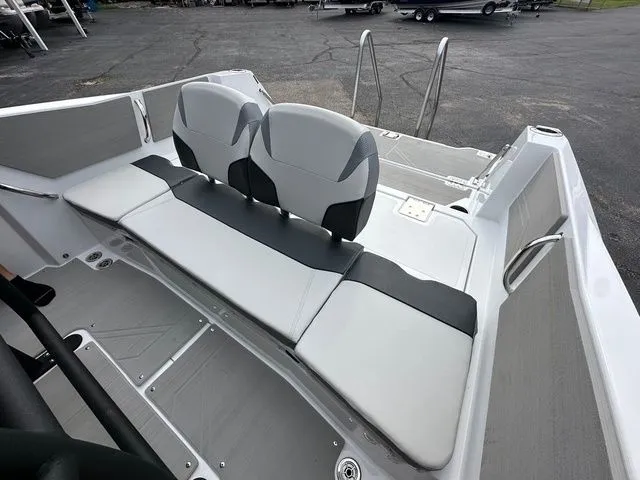 Slide: The Image of Scarab 255 Open SE 2025 - 18