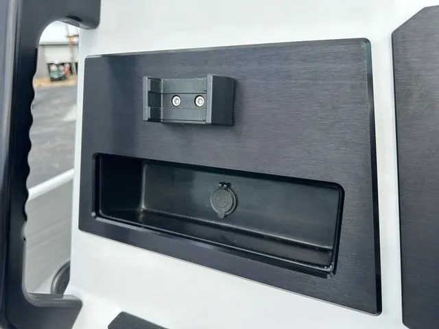 Slide: The Image of Scarab 255 Open SE 2025 - 9