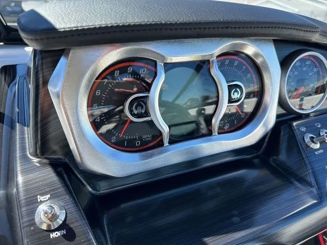 Slide: The Image of Scarab 255 SE 2025 - 11