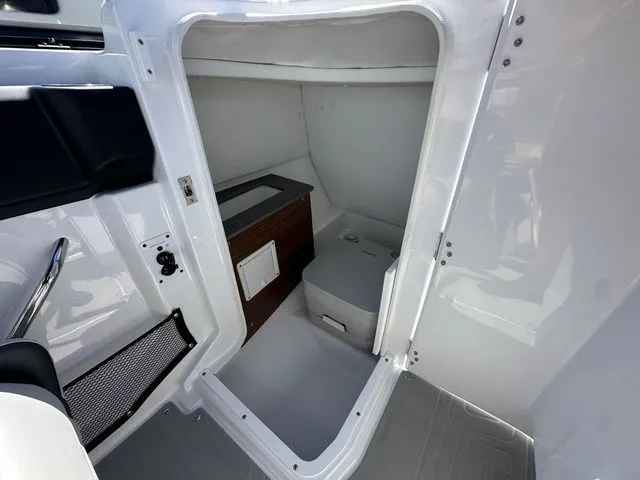 Slide: The Image of Scarab 255 SE 2025 - 14