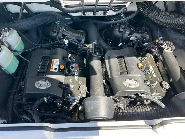 Slide: The Image of Scarab 255 SE 2025 - 26