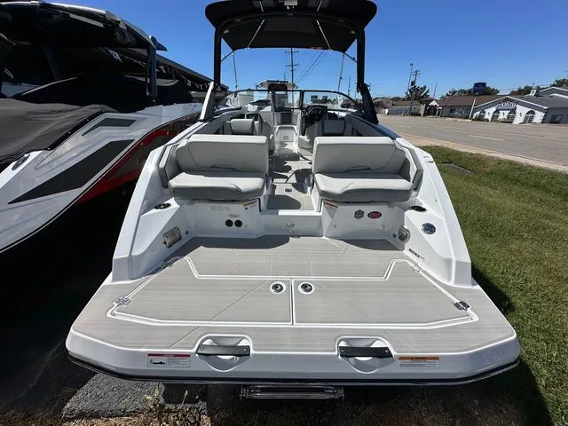 Slide: The Image of Scarab 255 SE 2025 - 7