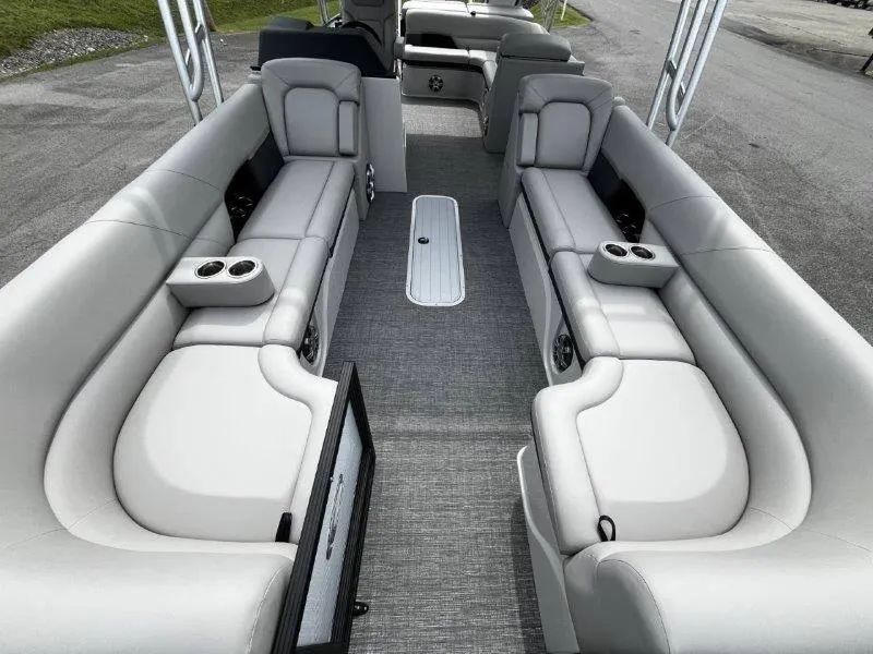 Slide: The Image of Crest Caribbean 250 USD 2025 - 32