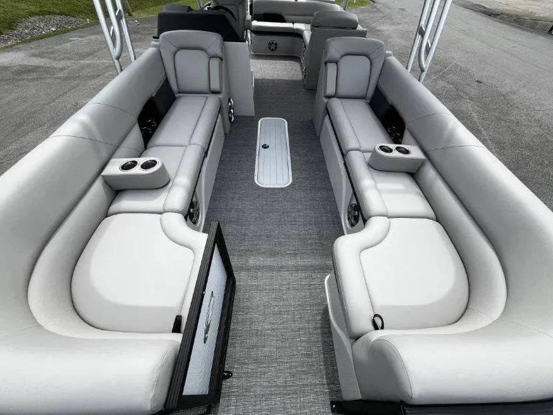 Slide: The Image of Crest Caribbean 250 USD 2025 - 35