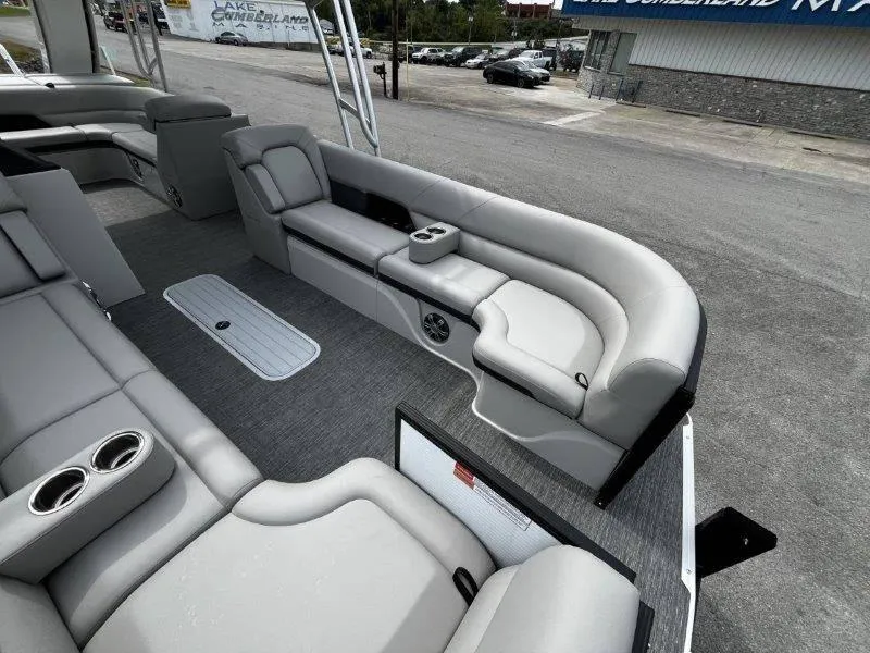 Slide: The Image of Crest Caribbean 250 USD 2025 - 39