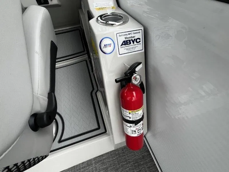 Slide: The Image of Crest Caribbean 250 USD 2025 - 51