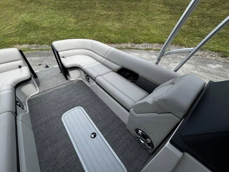 Slide: The Image of Crest Caribbean 250 USD 2025 - 67