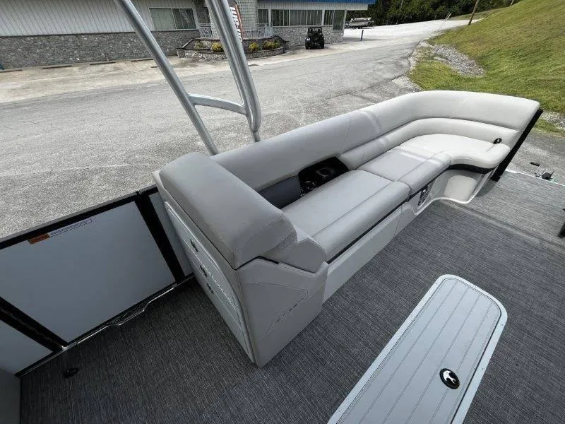 Slide: The Image of Crest Caribbean 250 USD 2025 - 69