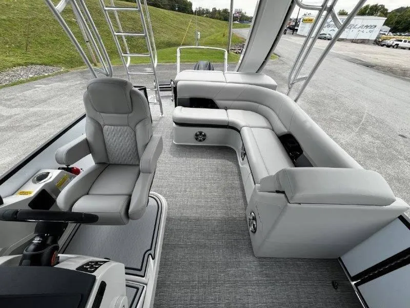 Slide: The Image of Crest Caribbean 250 USD 2025 - 70