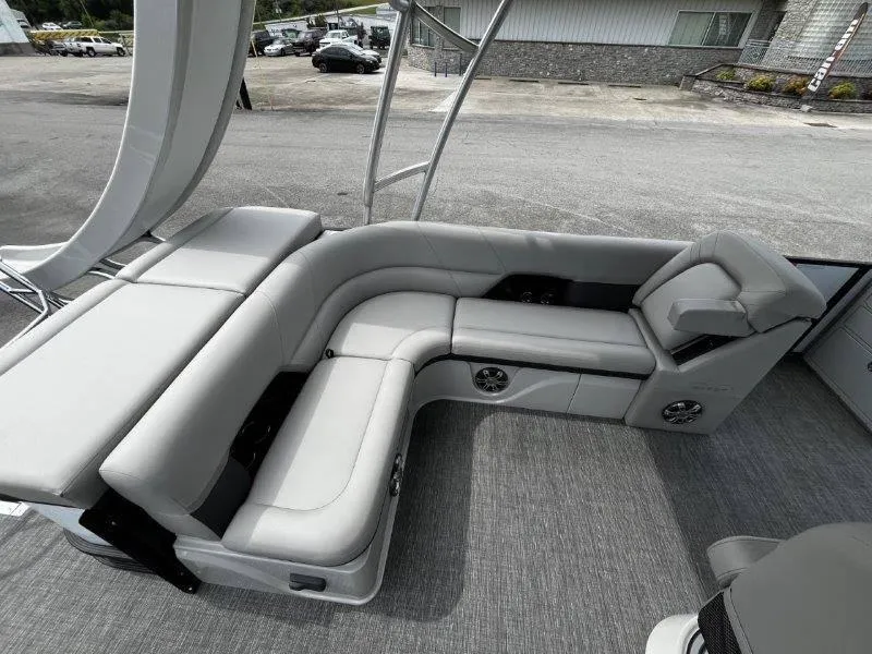 Slide: The Image of Crest Caribbean 250 USD 2025 - 73