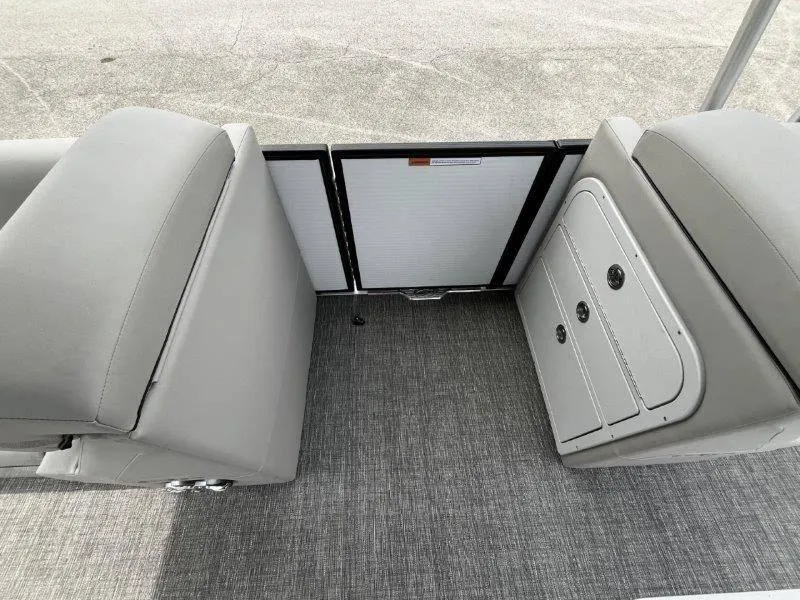 Slide: The Image of Crest Caribbean 250 USD 2025 - 74