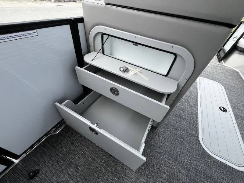 Slide: The Image of Crest Caribbean 250 USD 2025 - 75