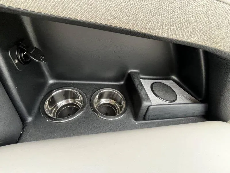 Slide: The Image of Crest Caribbean 250 USD 2025 - 77