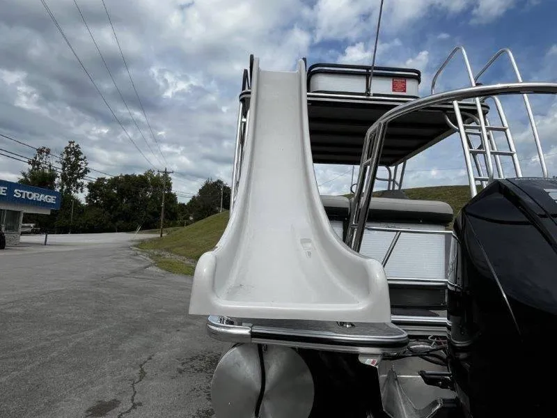 Slide: The Image of Crest Caribbean 250 USD 2025 - 9