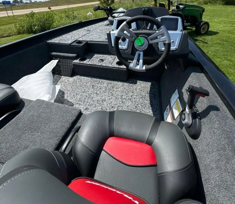 Slide: The Image of Tracker Pro Team 195 Tournament Edition 2025 - 85