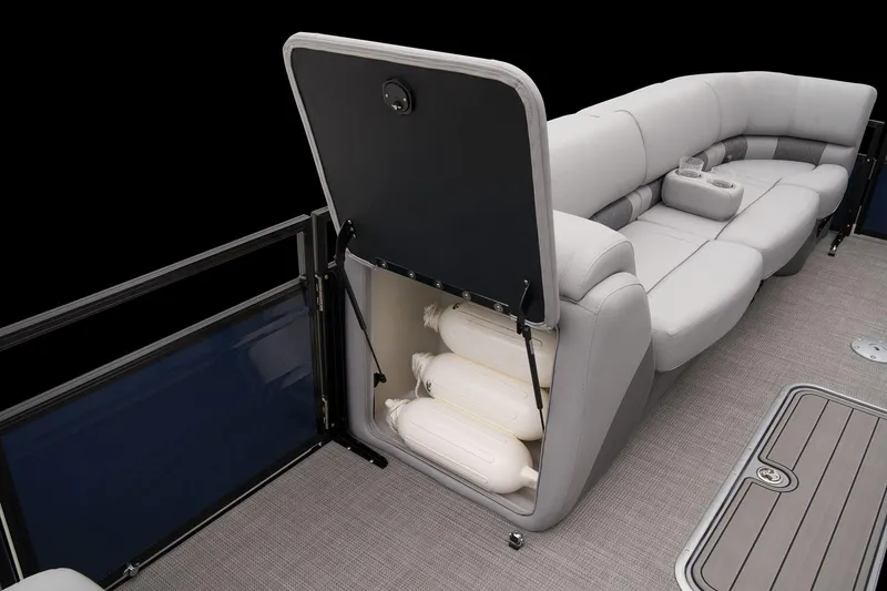 Slide: The Image of Regency 250 LE3 Sport 2024 - 19