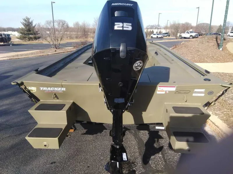 Slide: The Image of 2025 Tracker Grizzly 1654 T Sportsman boat with Mercury 25 outboard motor. - 41