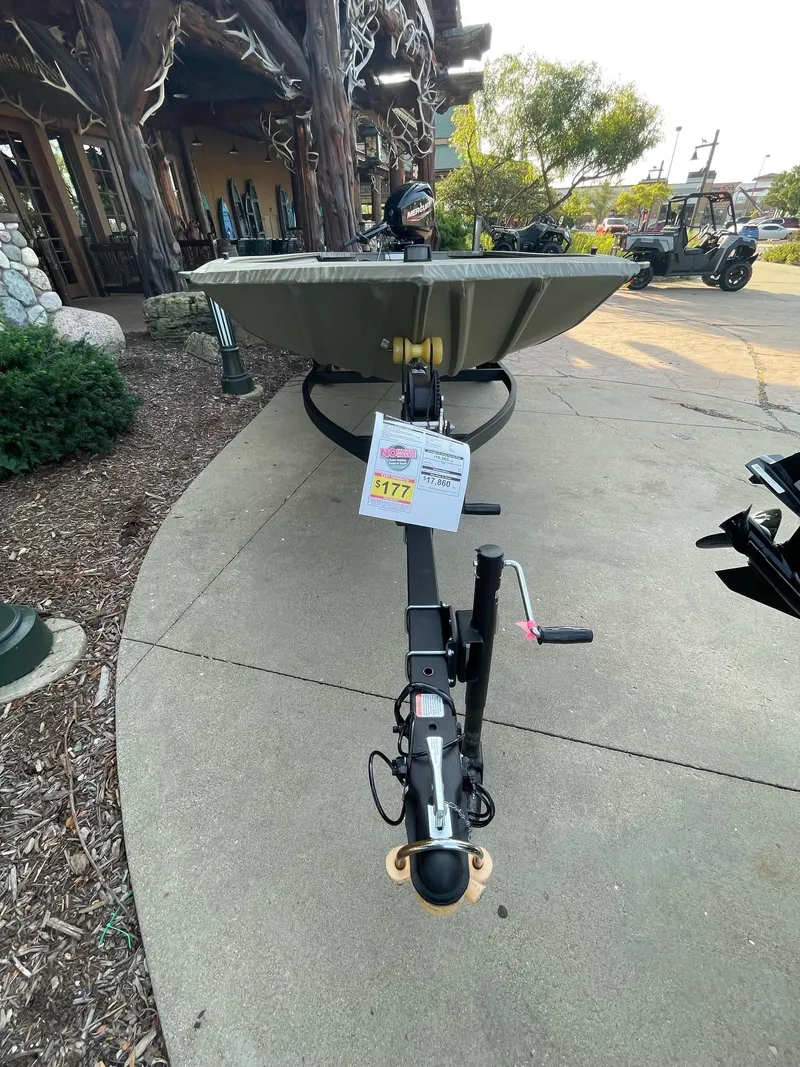 Slide: The Image of 2025 Tracker Grizzly 1654 T Sportsman boat on display outdoors. - 4