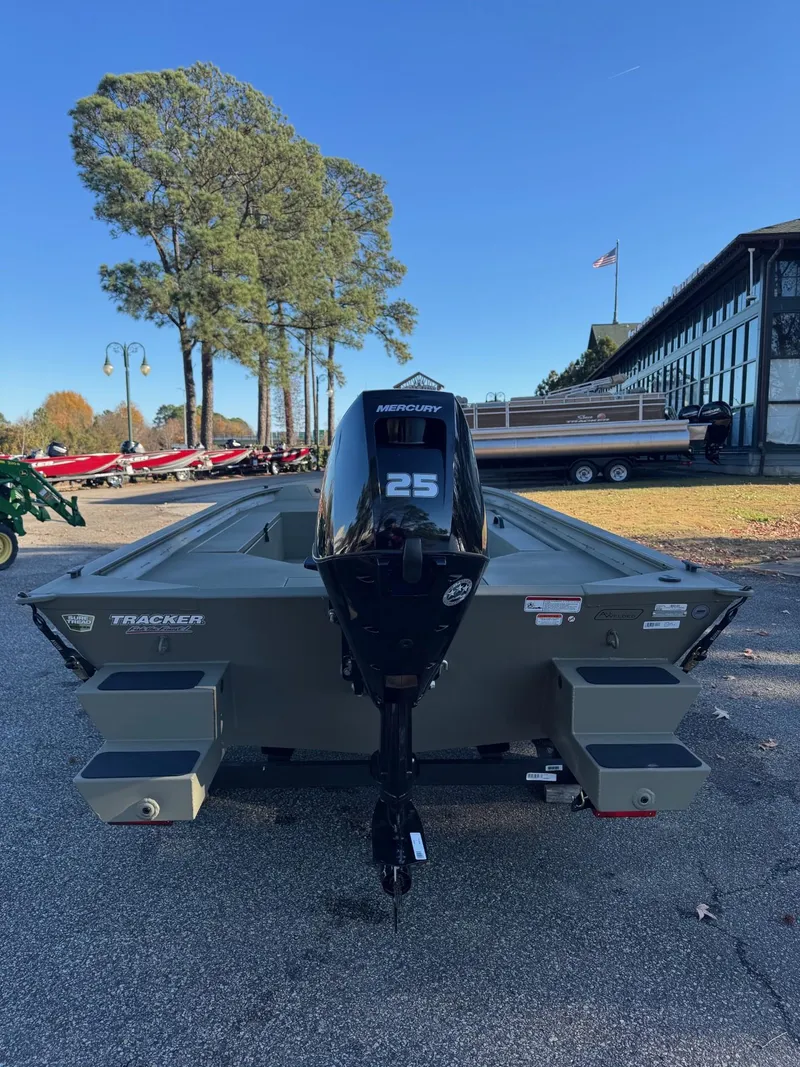 Slide: The Image of Tracker Grizzly 1654 T Sportsman 2025 - 51