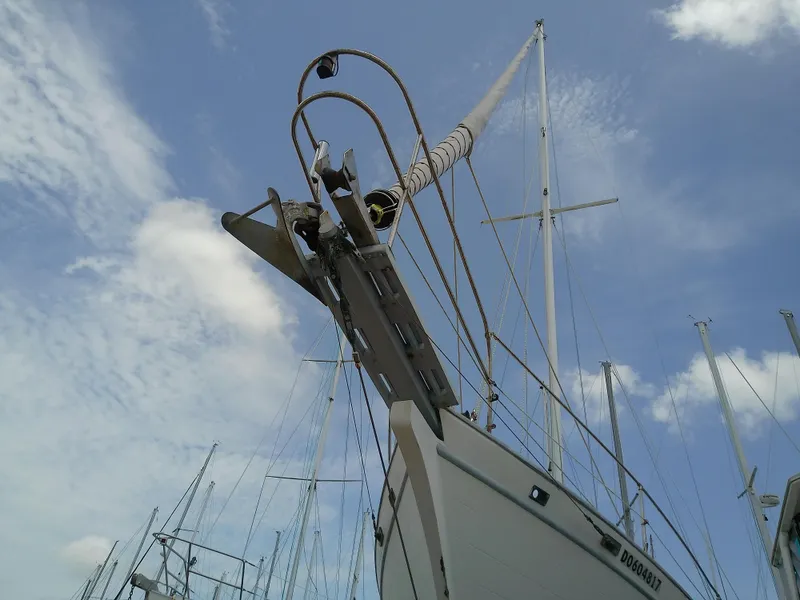 Slide: The Image of 1978 Downeast 38 sailboat with mast and rigging against blue sky. - 4