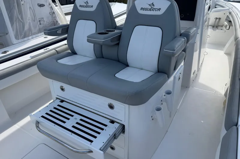 Slide: The Image of 2022 Regulator 31 boat seating with gray and white cushioned design. - 11