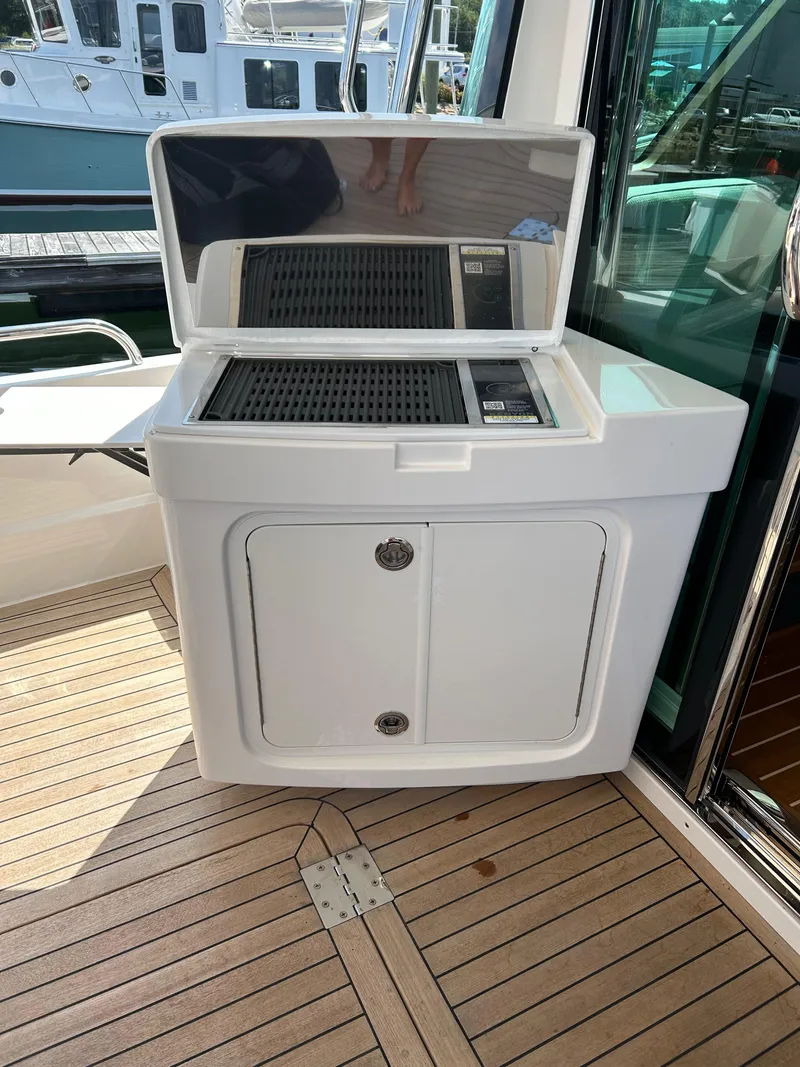 Slide: The Image of Outdoor grill on 2025 Sabre 43 Salon Express yacht deck. - 18
