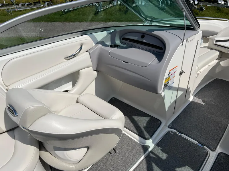 Slide: The Image of 2007 Chaparral 220 SSi boat interior with white seating and dashboard. - 18
