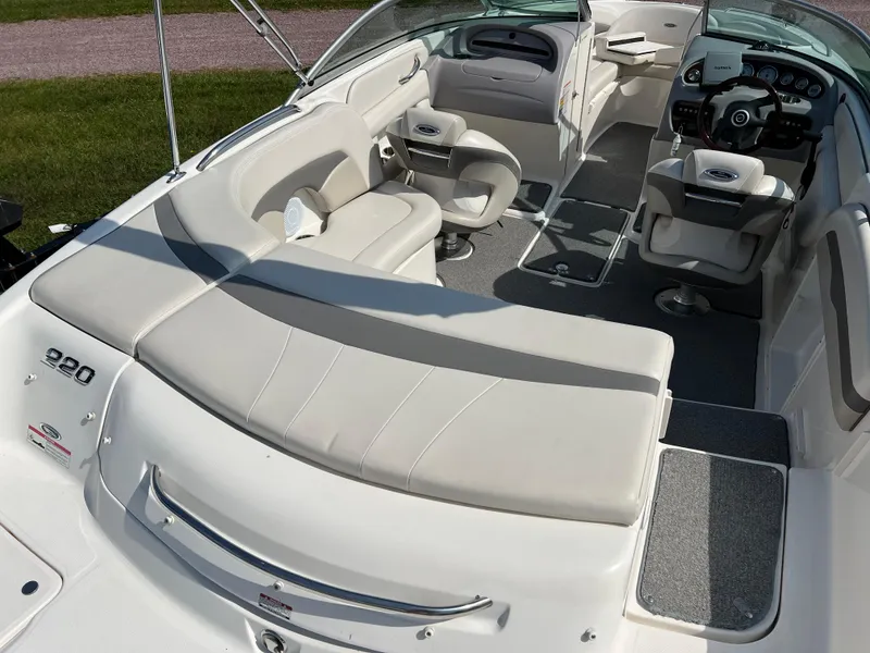 Slide: The Image of 2007 Chaparral 220 SSi boat interior with white seating and steering console. - 9