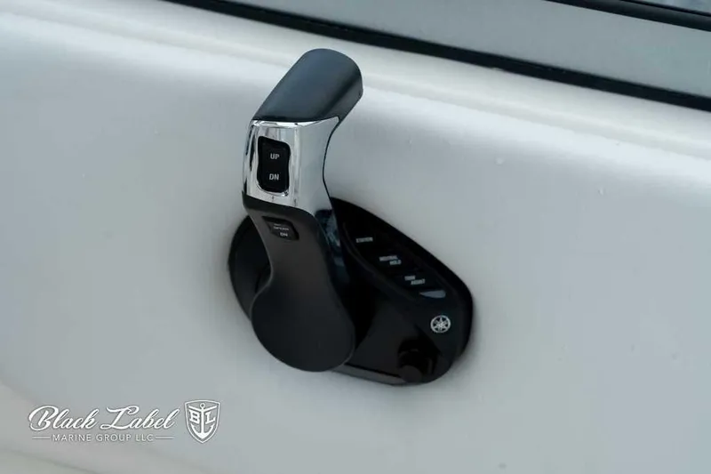 Slide: The Image of Sea Fox 228 Traveler Dual Console 2025 - 16