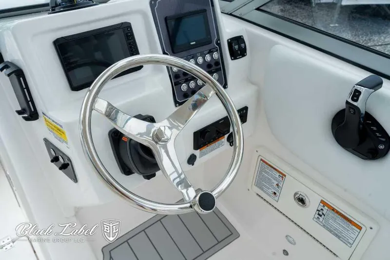 Slide: The Image of Sea Fox 228 Traveler Dual Console 2025 - 17