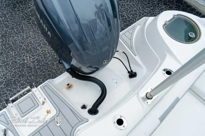 Slide: The Image of Sea Fox 228 Traveler Dual Console 2025 - 24