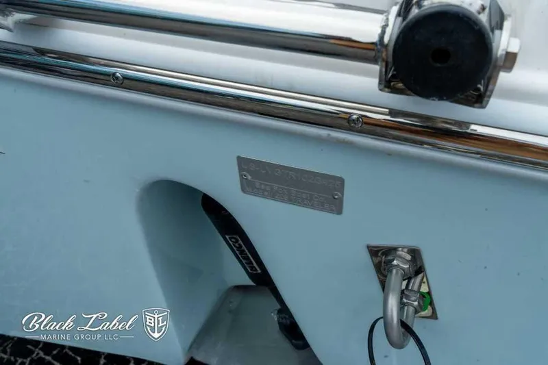 Slide: The Image of Sea Fox 228 Traveler Dual Console 2025 - 4